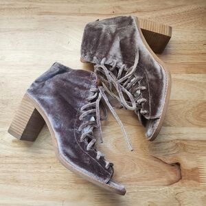 Jeffrey Campbell Velvet Taupe Lace Up Block Heel Sandal Strappy Festival Boho 9